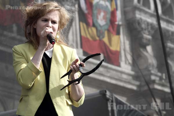 CHRISTINE AND THE QUEENS - 2012-07-20 - PARIS - Parvis de l'Hotel de Ville - 